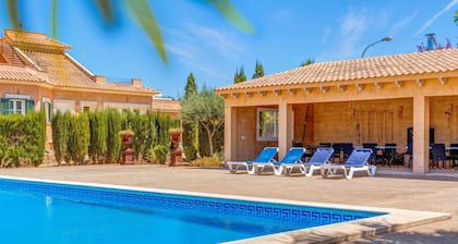 Appartement de vacances fantastique avec piscine, Wi-Fi, terrasse et jardin