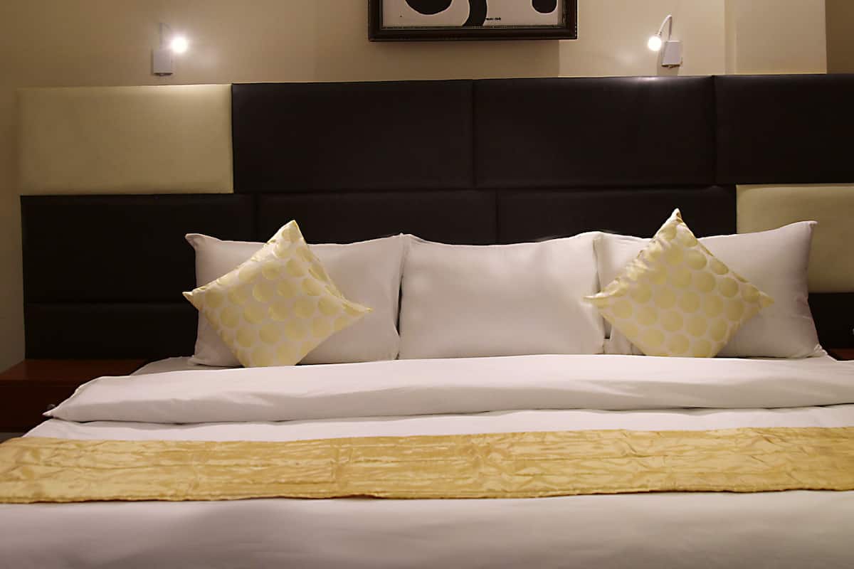 1 bedroom, egyptian cotton sheets, premium bedding, down duvets