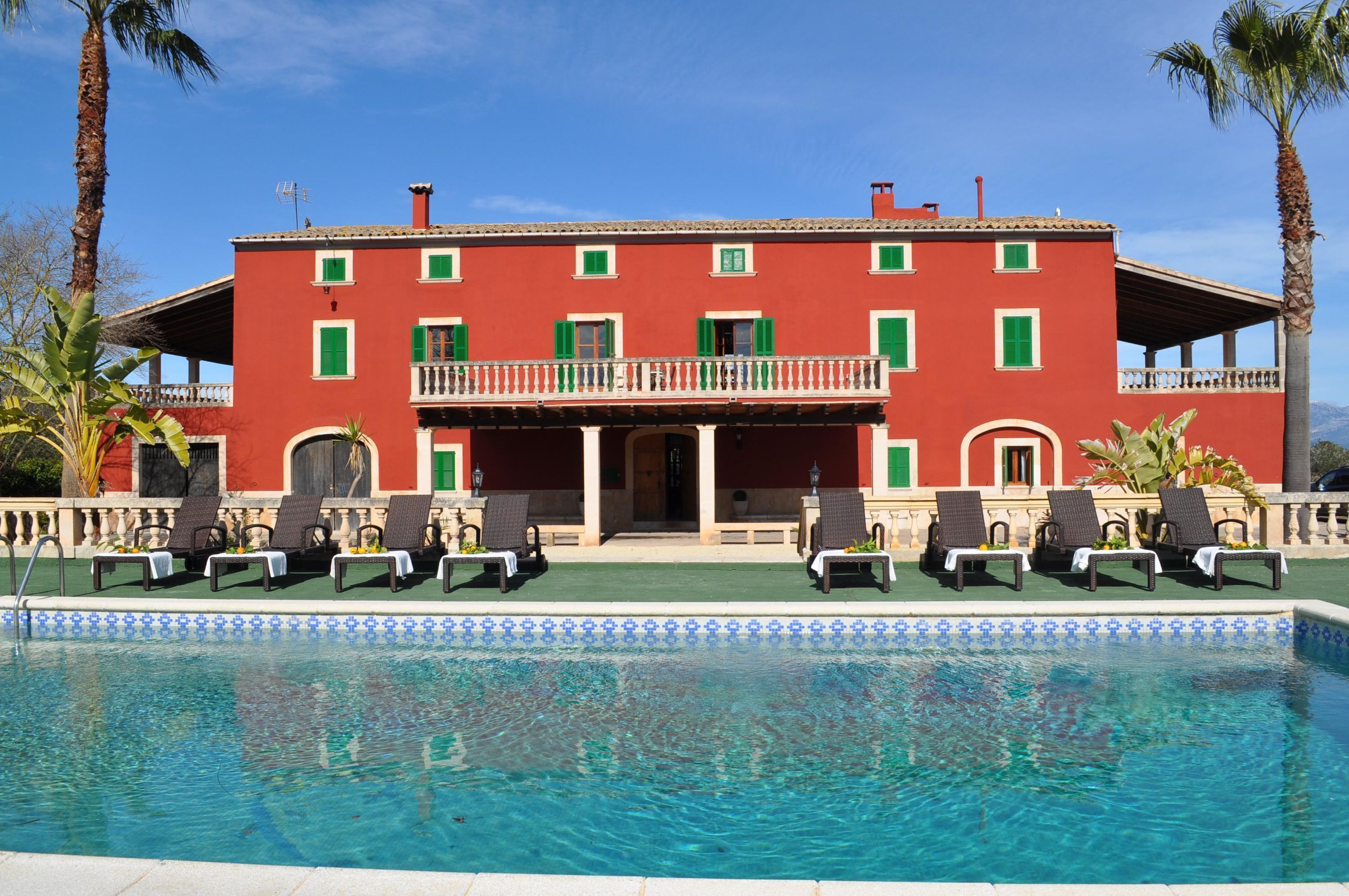 Luxury Villa “Son Amora” with Mountain View, Wi-Fi, Pool, Garden, Terrace & Balcony; Parking Available, Pets Allowed