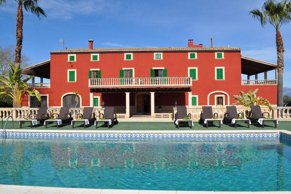 Luxury Villa “Son Amora” with Mountain View, Wi-Fi, Pool, Garden, Terrace & Balcony; Parking Available, Pets Allowed