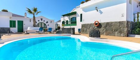 Lämmitetty uima-allas