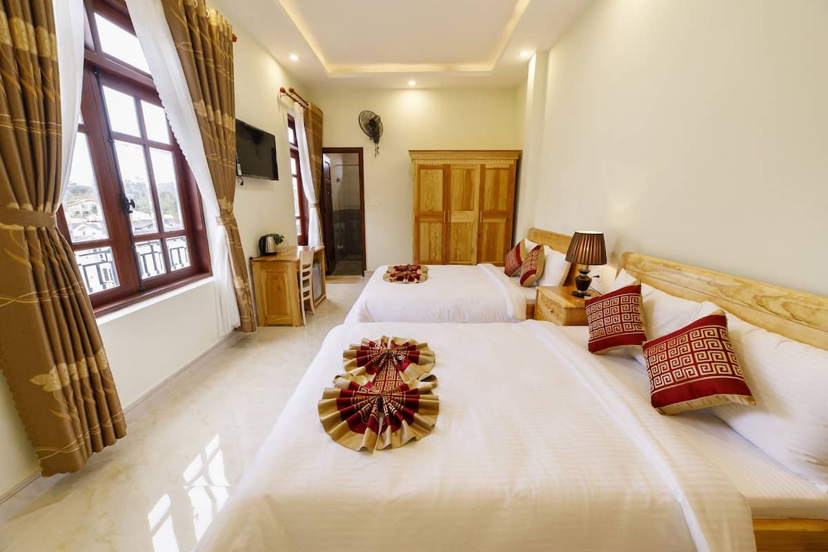 Family Room | Minibar, iron/ironing board, free WiFi