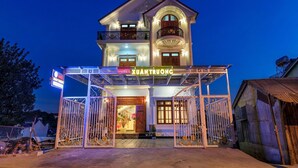 Front of property – evening/night - AHA Xuan Truong Hotel (Xuan Huong - Da Lat)