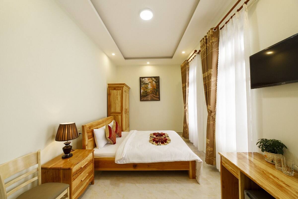 Superior Double Room | Minibar, iron/ironing board, free WiFi