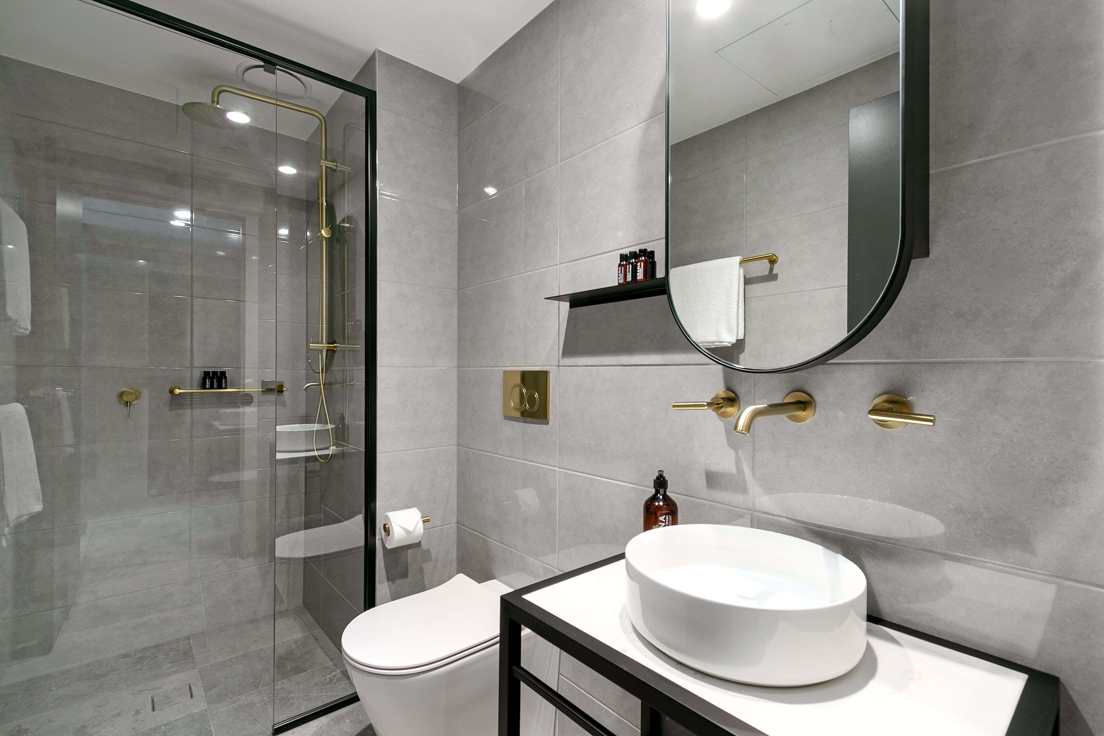 shower, free toiletries, hair dryer, towels