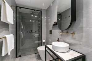 สตูดิโอ, เตียงควีนไซส์ 1 เตียง | ห้องน้ำ | ฝักบัว, ของใช้ในห้องน้ำฟรี, ไดร์เป่าผม, ผ้าเช็ดตัว