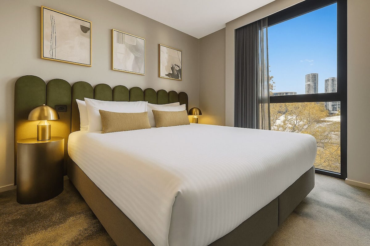 one bedroom queen apartment | 1 bedroom, premium bedding, pillow-top beds, in-room safe