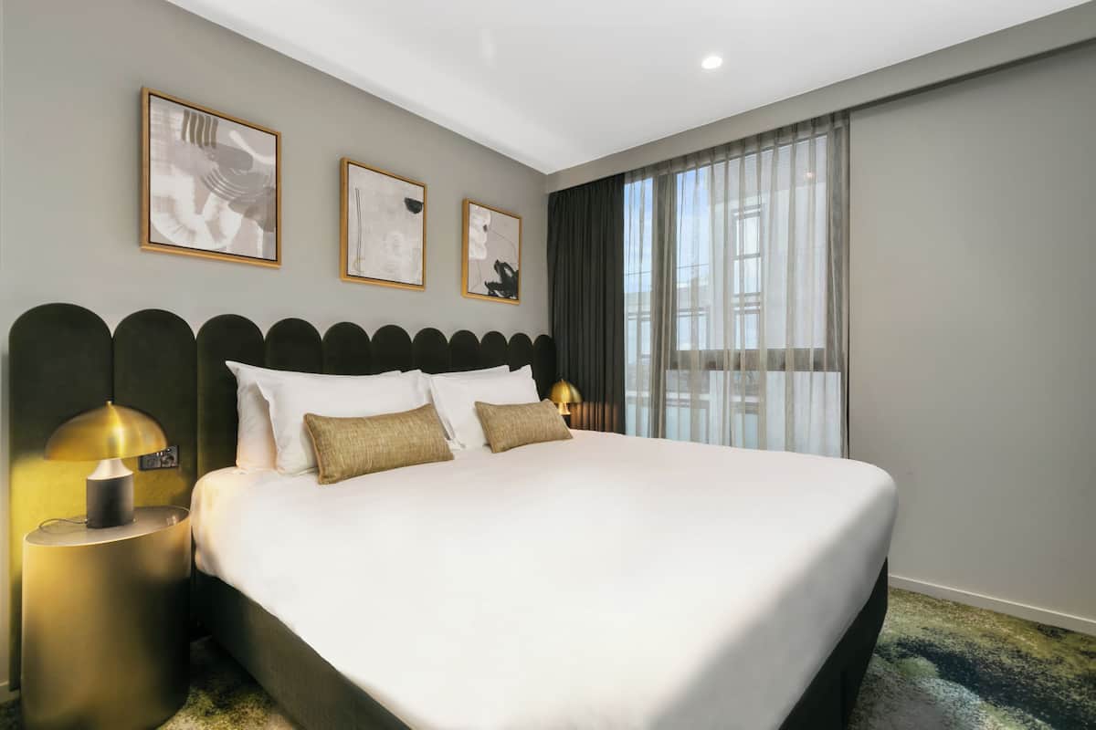 Premium bedding, pillowtop beds, in-room safe, desk