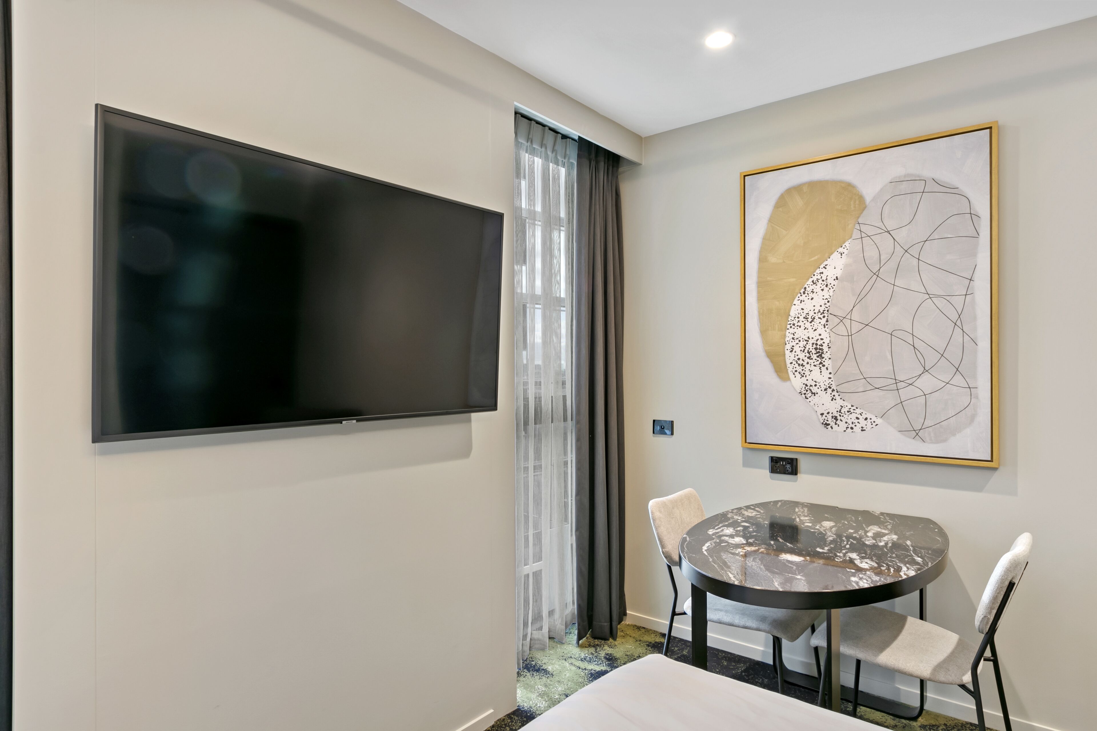 40-inch smart tv with digital channels, tv