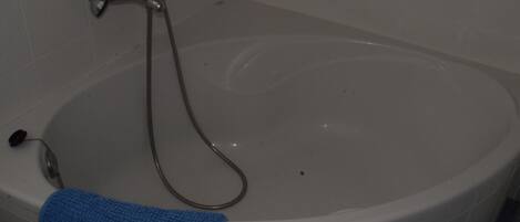Bathtub, hair dryer, towels
