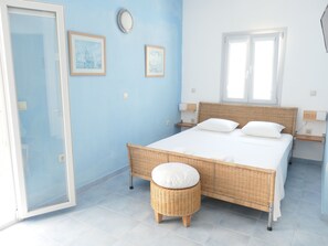 Studio, 1 Bedroom, Smoking, Balcony | 1 bilik tidur, seterika/papan seterika, katil bayi mudah alih 