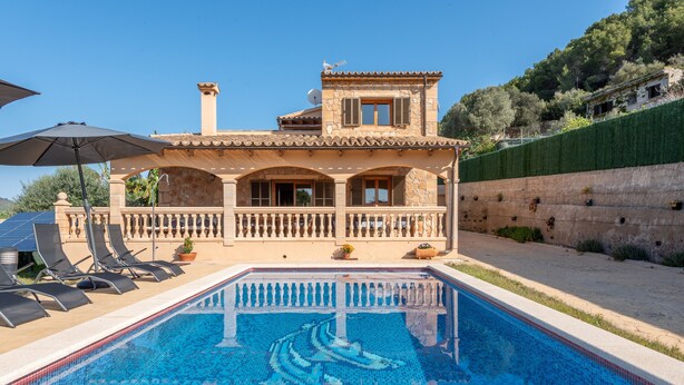 A pool with a stone house in the background. - Cosy Holiday Home "Solluna" with Wi-Fi, Pool, Terrace and Garden with Mountain View (Son Servera)