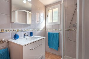 Bruser, hårtørrer, håndklæder