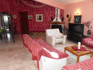 4 bedrooms, free WiFi