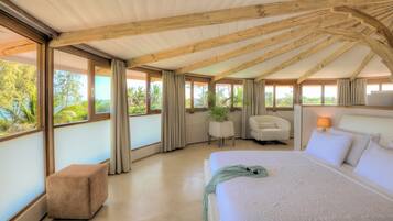 Luxury Suite | Minibar, in-room safe, desk, blackout drapes