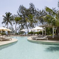 2 piscinas al aire libre, sillones reclinables de piscina