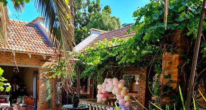 Maison de Leo Luxury Guesthouse