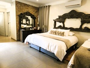 Deluxe Room no 4 | Premium bedding, minibar, individually decorated, individually furnished - Maison de Leo Luxury Guesthouse (Pretoria)