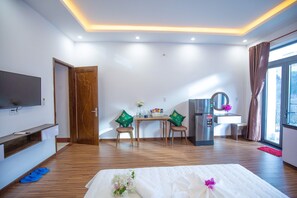 Estudio de lujo | 1 habitación, camas con efecto memoria, minibar y escritorio