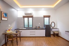 Junior-Studio | Betten mit Memory-Foam-Matratzen, Minibar, Schreibtisch