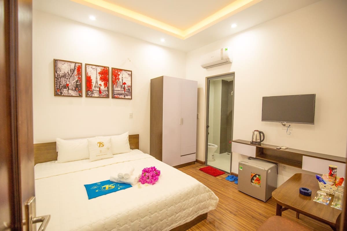 ห้องดีลักซ์ดับเบิล | เตียงเมมโมรีโฟม, มินิบาร์, โต๊ะทำงาน, พื้นที่ทำงานแบบใช้แล็ปท็อป