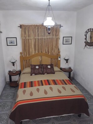 Superior-lejlighed - 2 soveværelser - eget badeværelse - udsigt til have | 2 soveværelser, individuelt design, individuel indretning, skrivebord