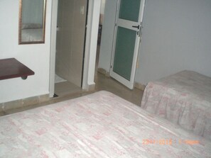 Habitación triple Confort | Minibar, caja de seguridad en la habitación y muebles diferentes 