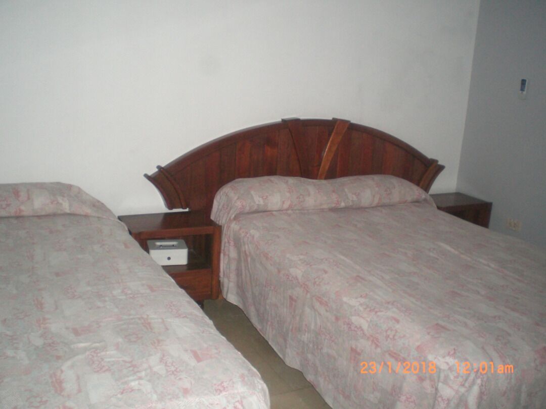 Habitación triple Confort | Minibar, caja de seguridad en la habitación y muebles diferentes 