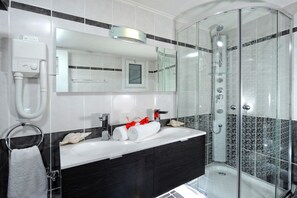 Dusche im Bad