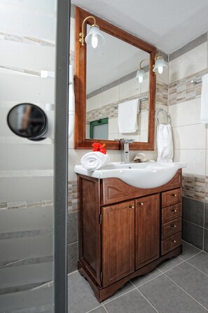 Apartment, 1 Bedroom, Smoking, Terrace | Bathroom