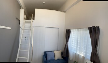 Cortinas blackout, tabla de planchar con plancha y wifi gratis