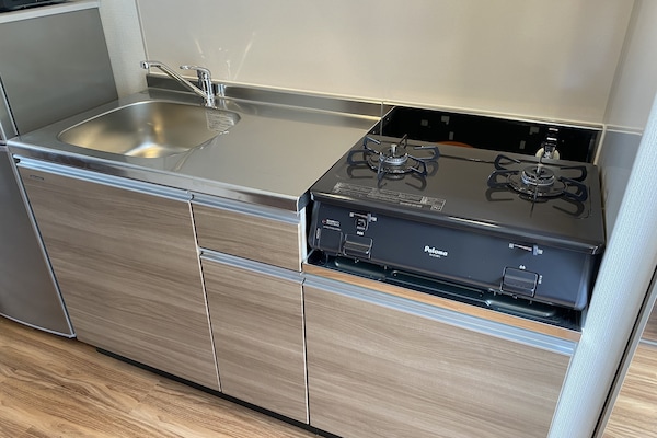 Kühlschrank, Mikrowelle, Herdplatte, Wasserkocher