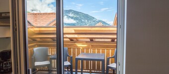 Appartamento "Haller Hof A" con vista sulle montagne, Wi-Fi e parcheggio disponibile