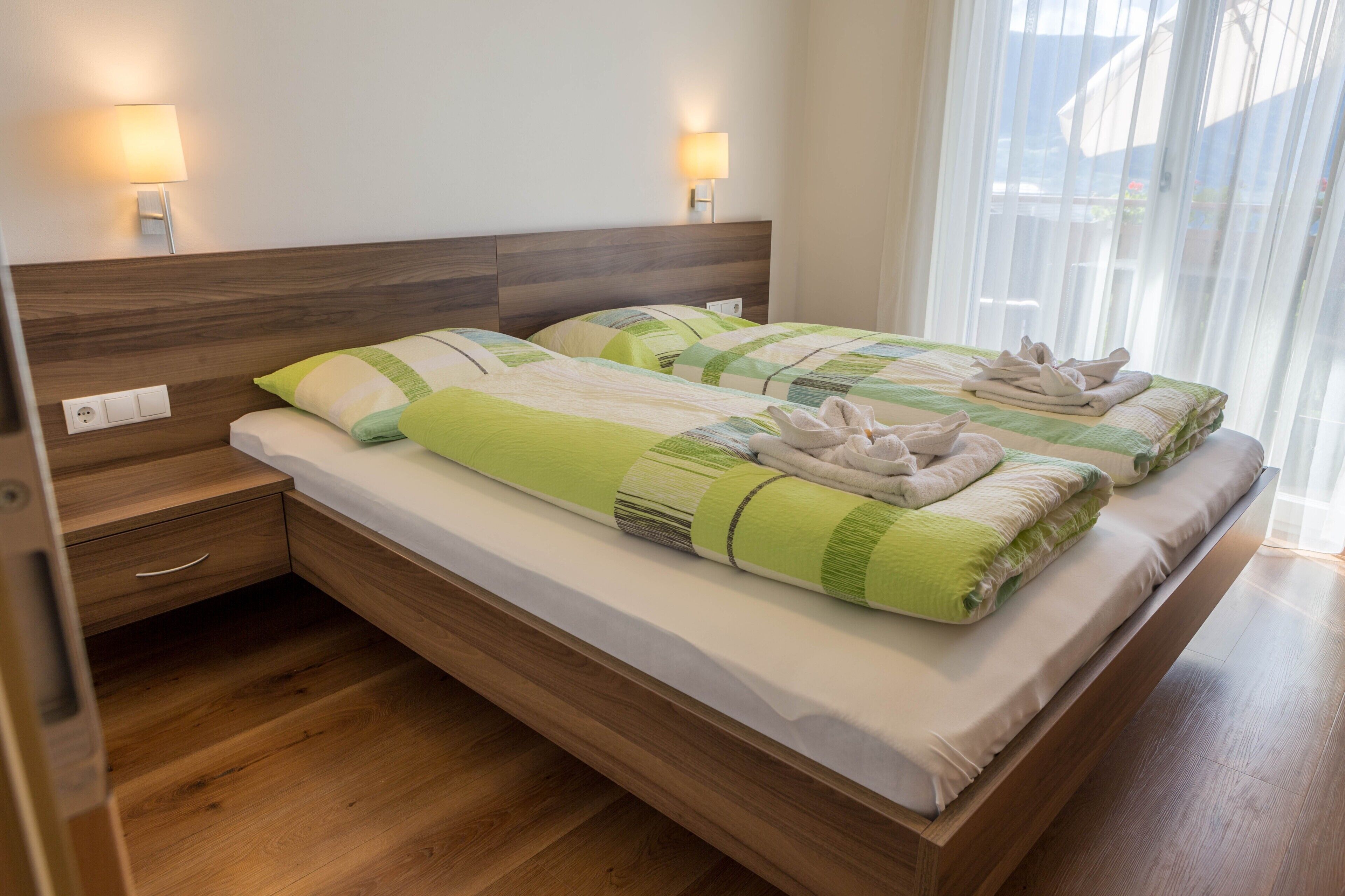 1 quarto, Wi-Fi de cortesia, roupa de cama