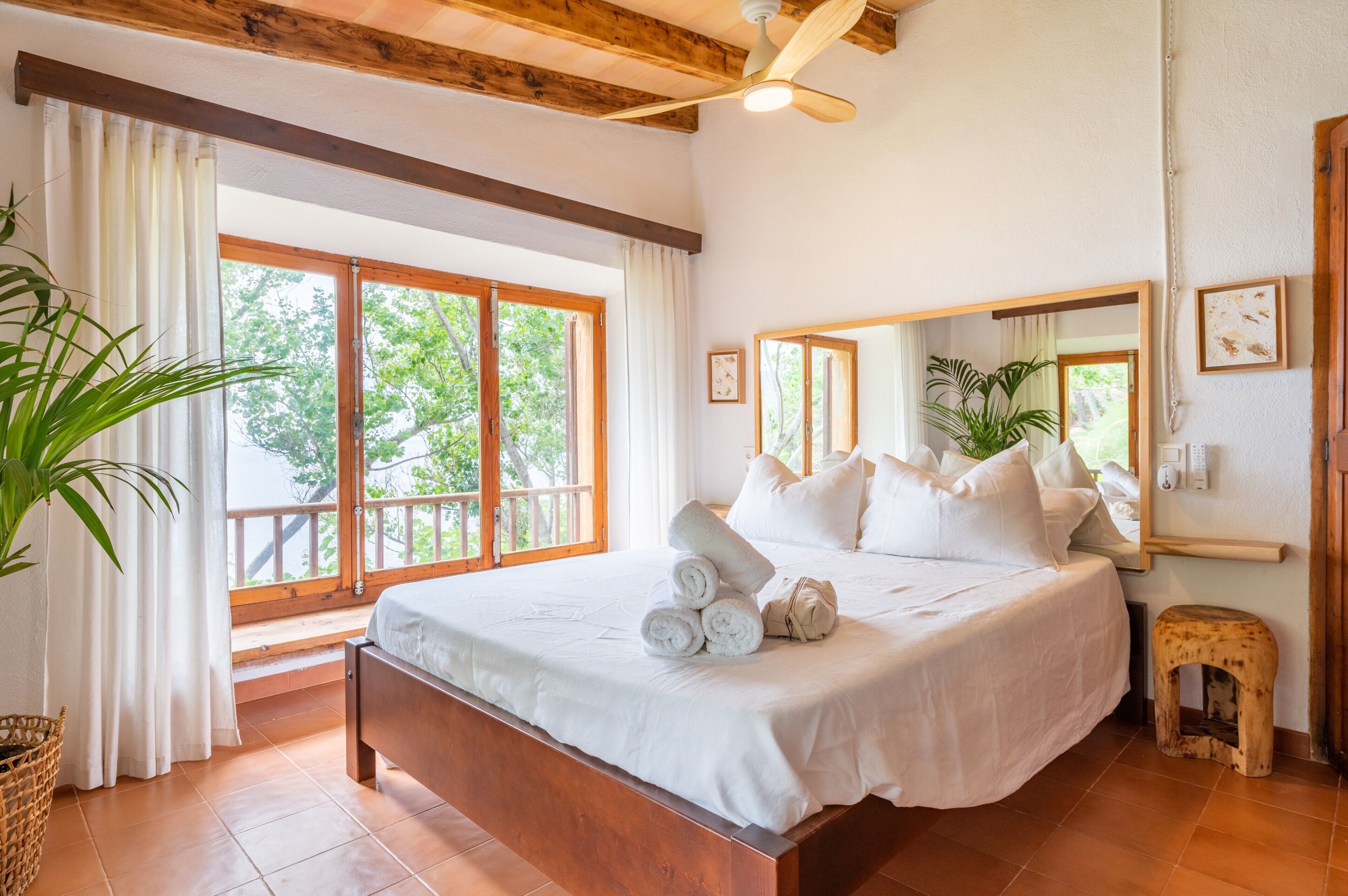 4 dormitorios, tabla de planchar con plancha, wifi gratis y ropa de cama