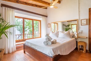 4 makuuhuonetta, silitysrauta/-lauta, ilmainen Wi-Fi, vuodevaatteet