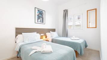 2 bedrooms, iron/ironing board, free WiFi, bed sheets