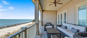 Ocean Cottage 114 Oceanfront cottage with gorgeous views!