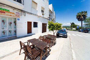 تناول الطعام بالخارج