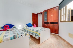 2 habitaciones, tabla de planchar con plancha y wifi gratis 