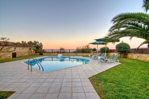 Villa - 3 sovrum - rökare - balkong | Pool | Utomhuspool
