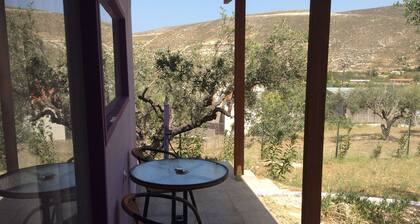 New and Colorful Studio Near Airport and Beach in Heraklion