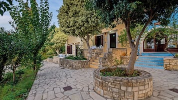 Condo, 1 Bedroom, Smoking, Balcony | Front of property