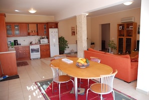 Villa, 3 Bedrooms, Smoking, Balcony | Interior