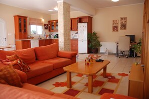 Villa, 3 soverom, røyk, balkong | Innvendig