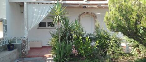 Villa, 3 chambres, fumeurs, balcon | Jardin