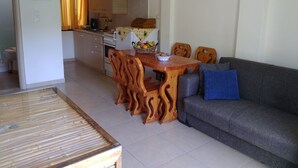 Villa, 2 habitaciones, fumadores, balcón | Sala de estar