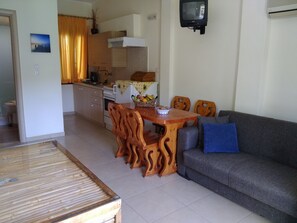 Villa, 2 Schlafzimmer, Raucher, Balkon | Wohnzimmer