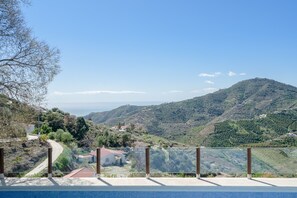 Property grounds - Stunning Rural Home “Finca Colica” with Sea View, Mountain View (Cómpeta)