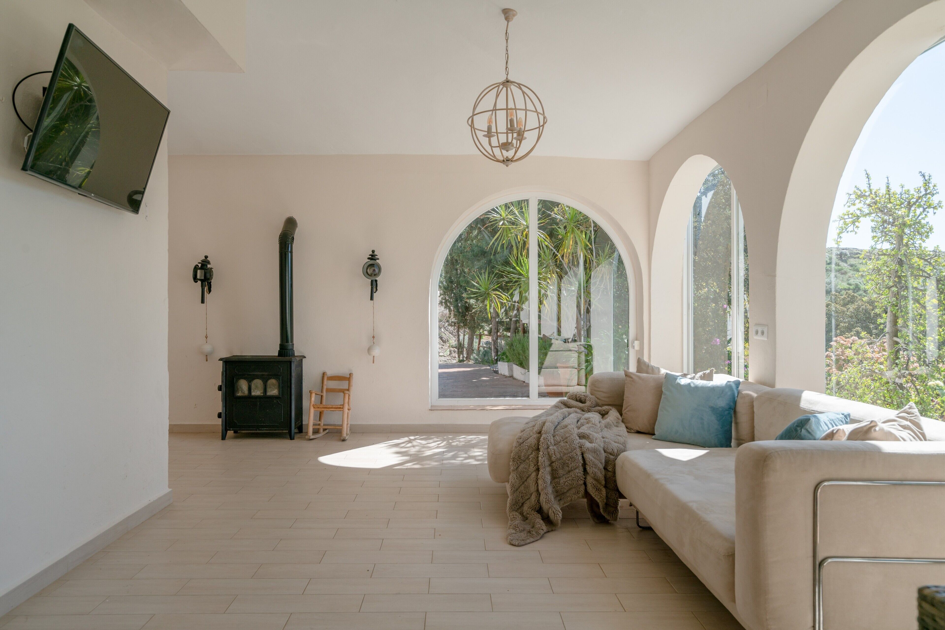 TV, fireplace, ping pong